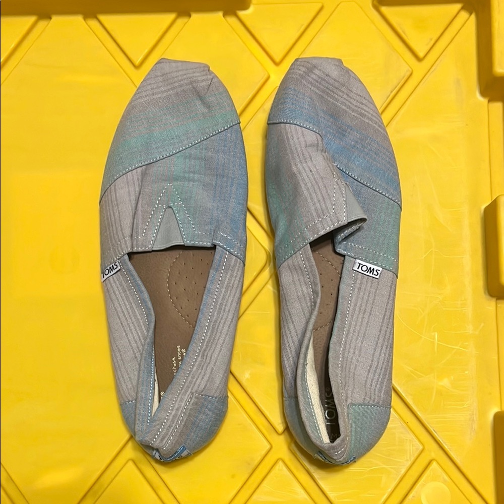 Toms men’s Gray and Blue Loafers
